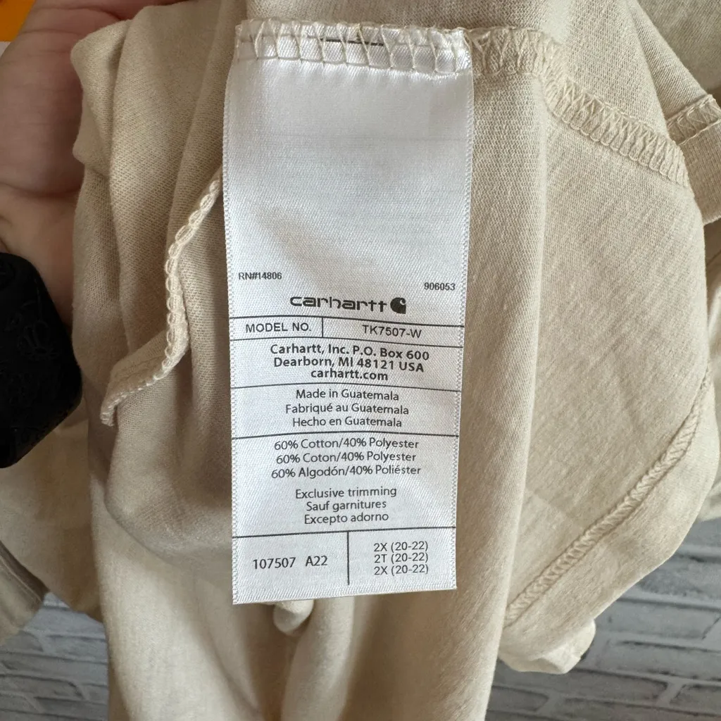 NWT Women’s Carhartt relaxed fit lightweight short sleeve graphic t-shirt, 2X - Image 5