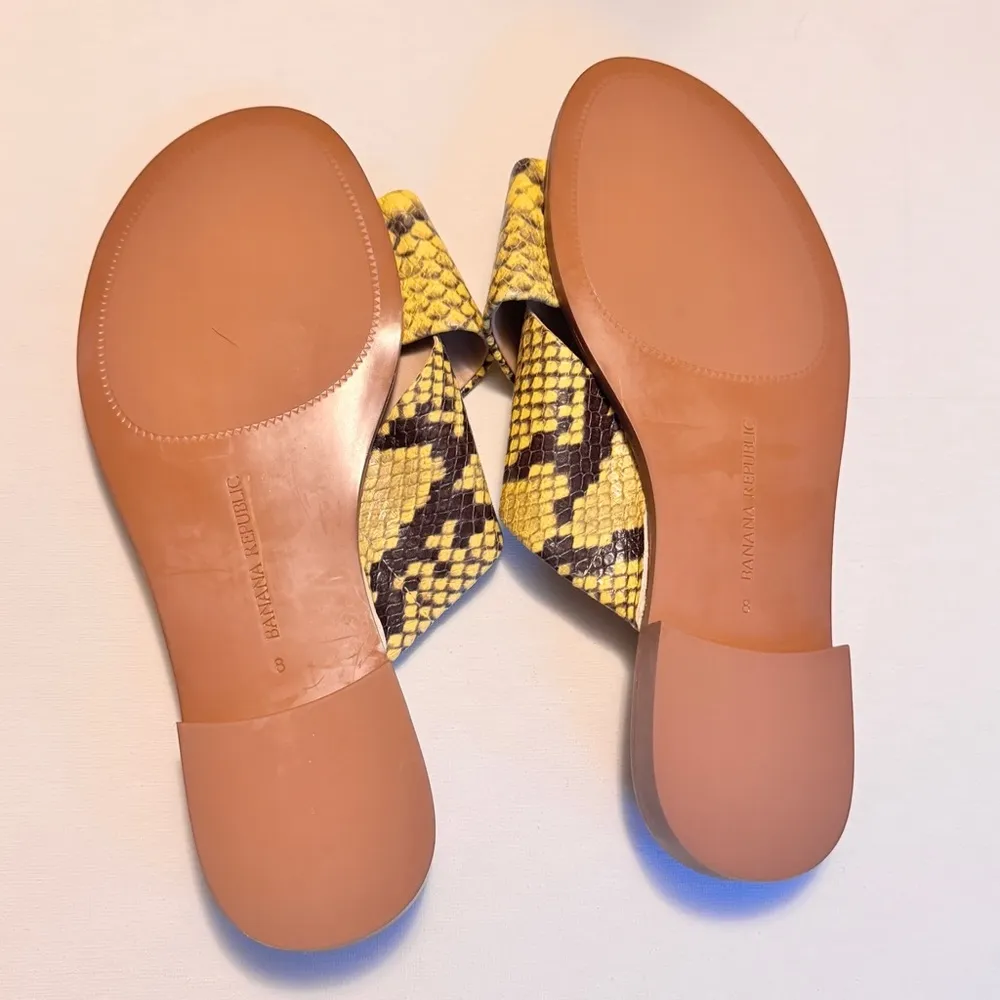 Banana Republic Women’s Low Heel Cross Strap Snakeskin Sandals Sz 8 - Image 9