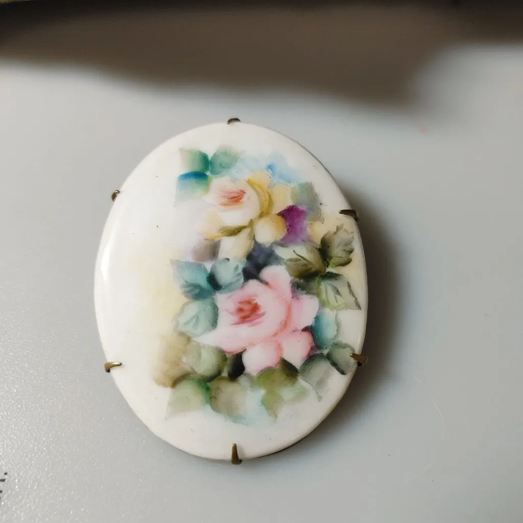 Victorian Porcelain Floral Brooch Vintage Hand Painted Brass Backing C Clasp White - Image 10
