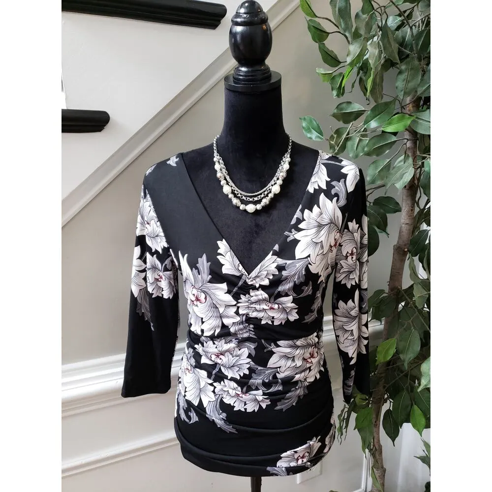 White House Black Market Blouse Women Medium Black White Floral V Neck Stretch - Image 2