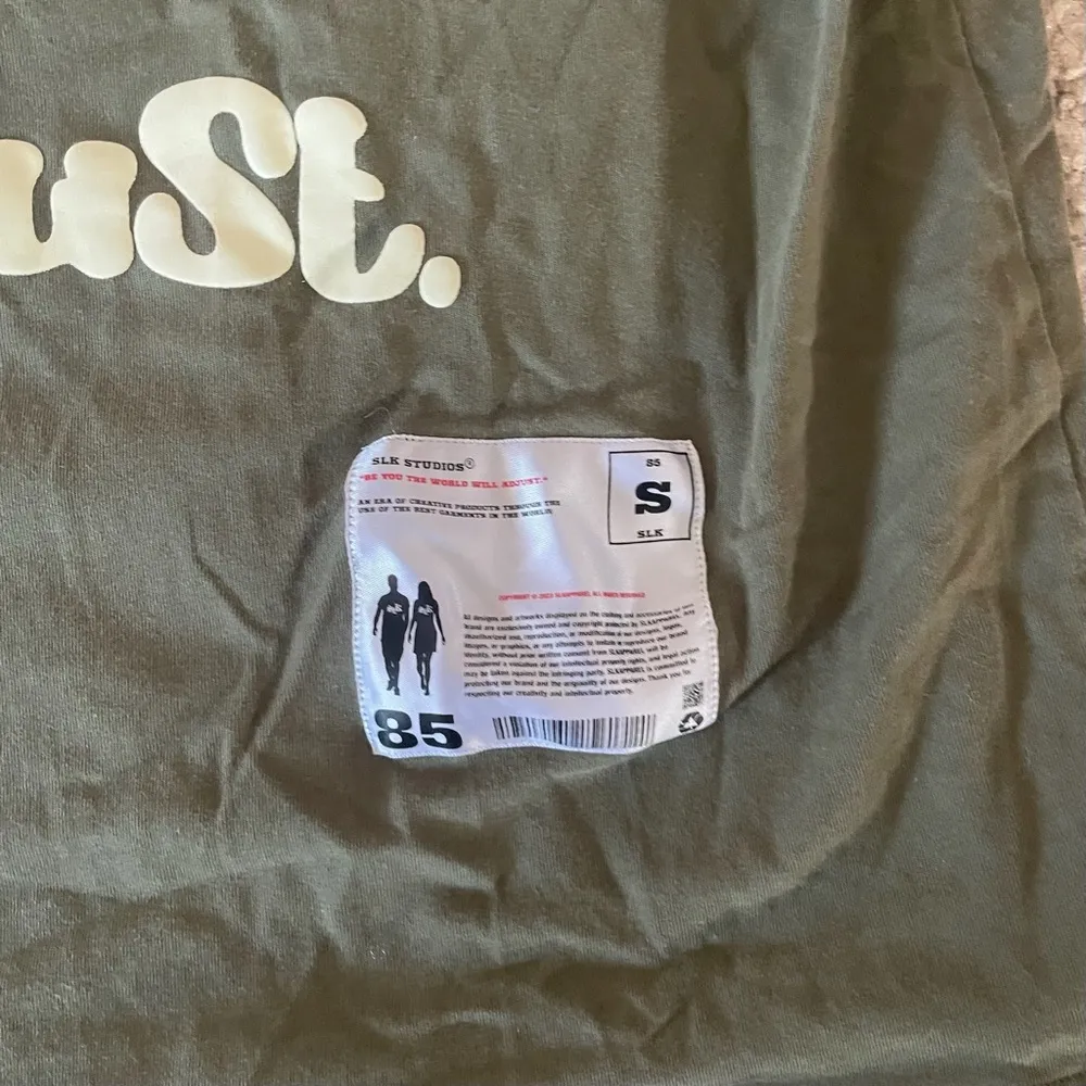 SLK Studios Be You The World Will Adjust Vintage Y2K Graphic T-Shirt Sz M - Image 3