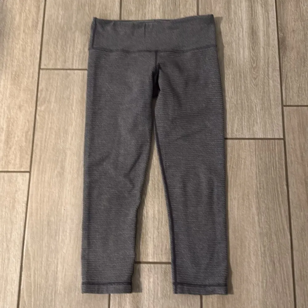 Lululemon Wunder Under Crop II Reversible Leggings Size‎ 4 Gray Cropped - Image 10