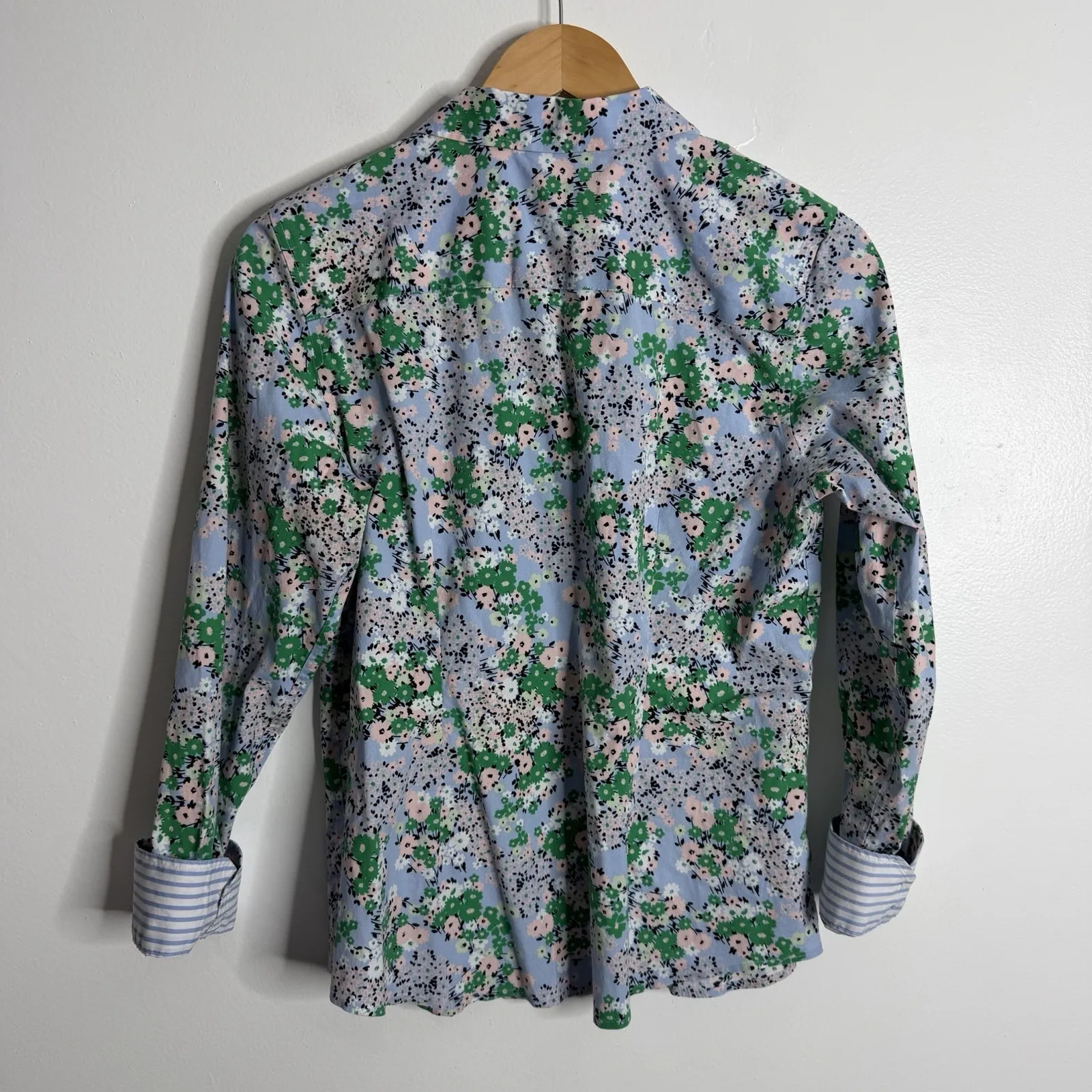 Talbots  Non Iron Perfect Shirt Ditsy Size 10 Button Front Casual - Image 3