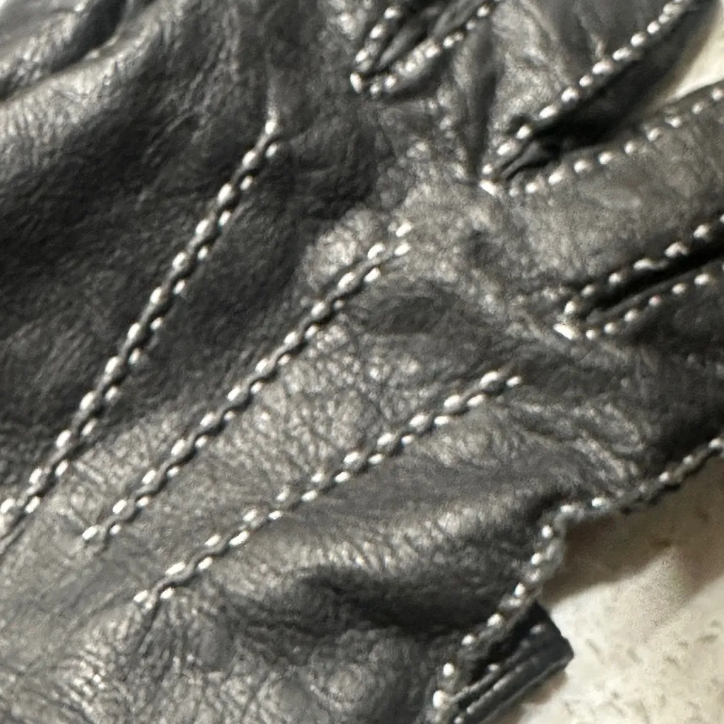 Vintage Etienne Aigner Black Soft Leather Gloves with White Stitching - Image 8