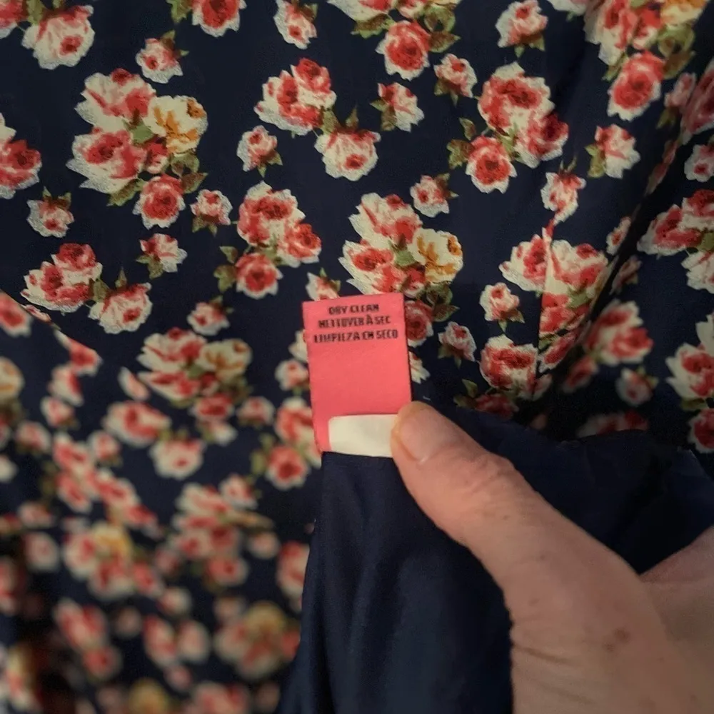 Betsey Johnson navy floral v-neck fitted flare skirt dress. - Image 9