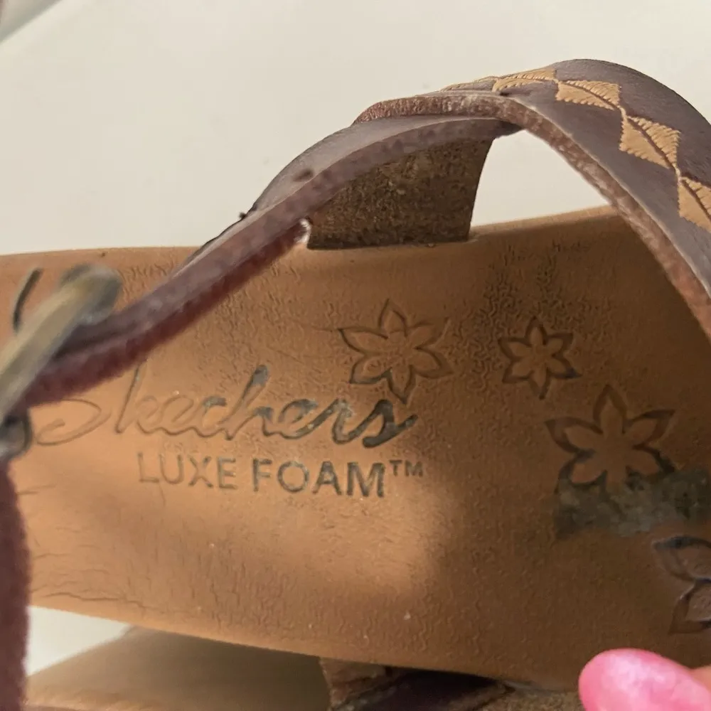 Sketchers, Size 8 brown and cream, Becca, sandals, with diamond Design - Image 7