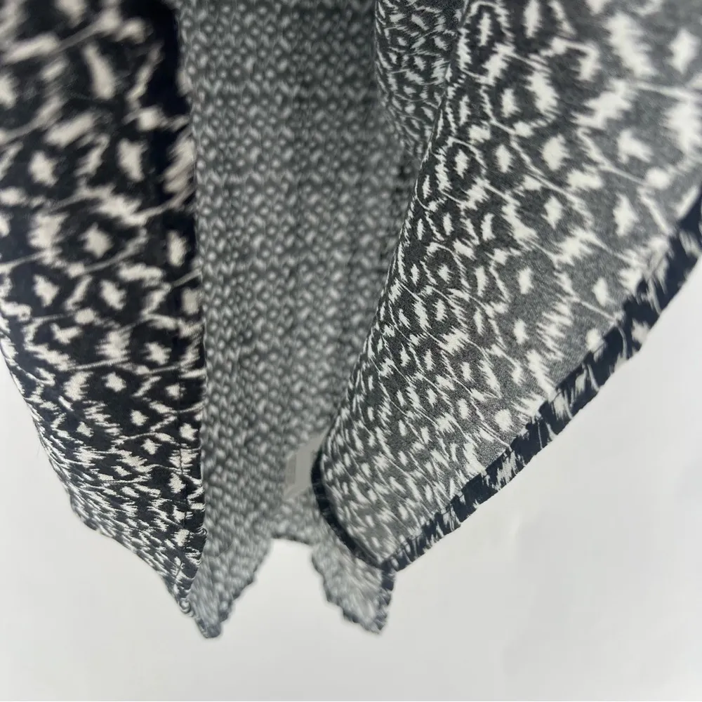 SAGE The Label Black White Abstract Tribal Print Lace-Up V-Neck Tunic‎ Top - Image 6