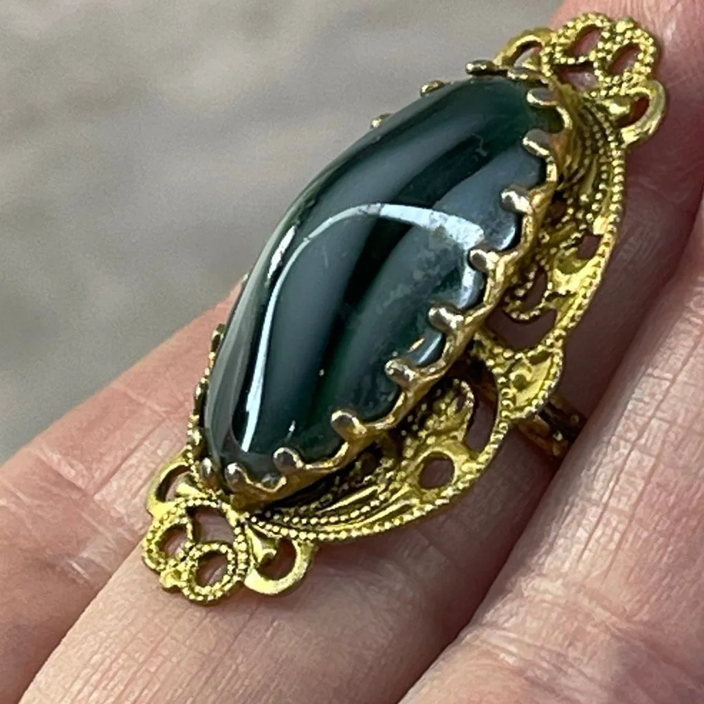 Vintage size 6.5 filigree striped cabochon stone ring. Black - Image 5