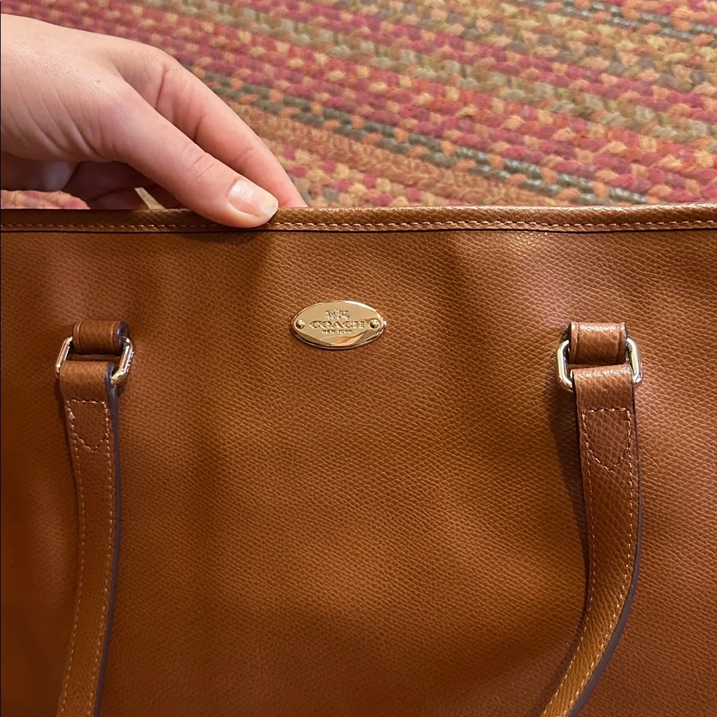 Coach NWT SADDLE BROWN  LEATHER CITY ZIP TOTE - Image 9