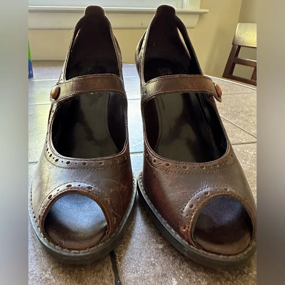 Franco Sarto Dark Brown Leather Pep Toe Wedge Shoe & Non Adjustable Trap… - Image 4