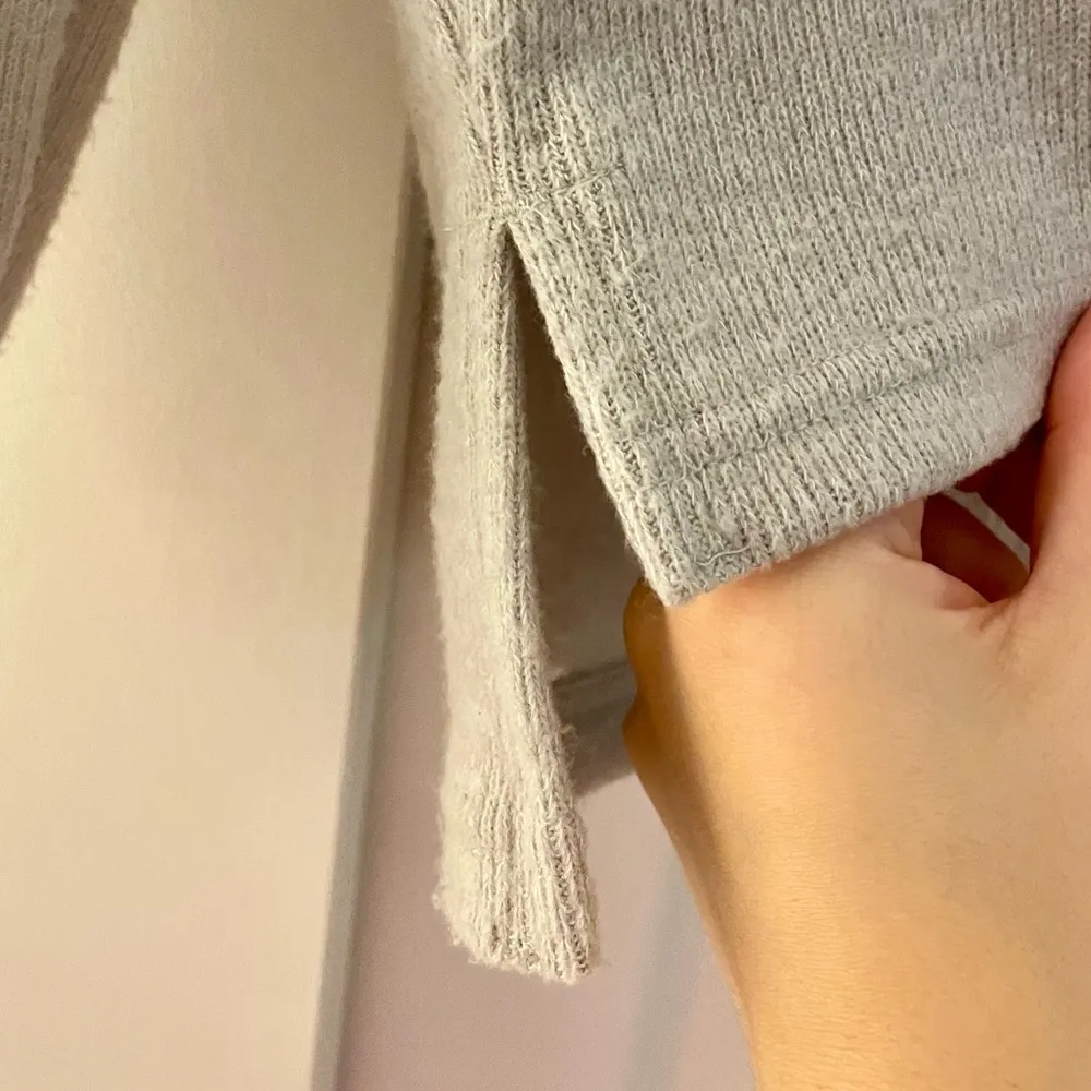 Soft A&F Cozy V-Neck Sweater, Gray, Size S, EUC - Image 4