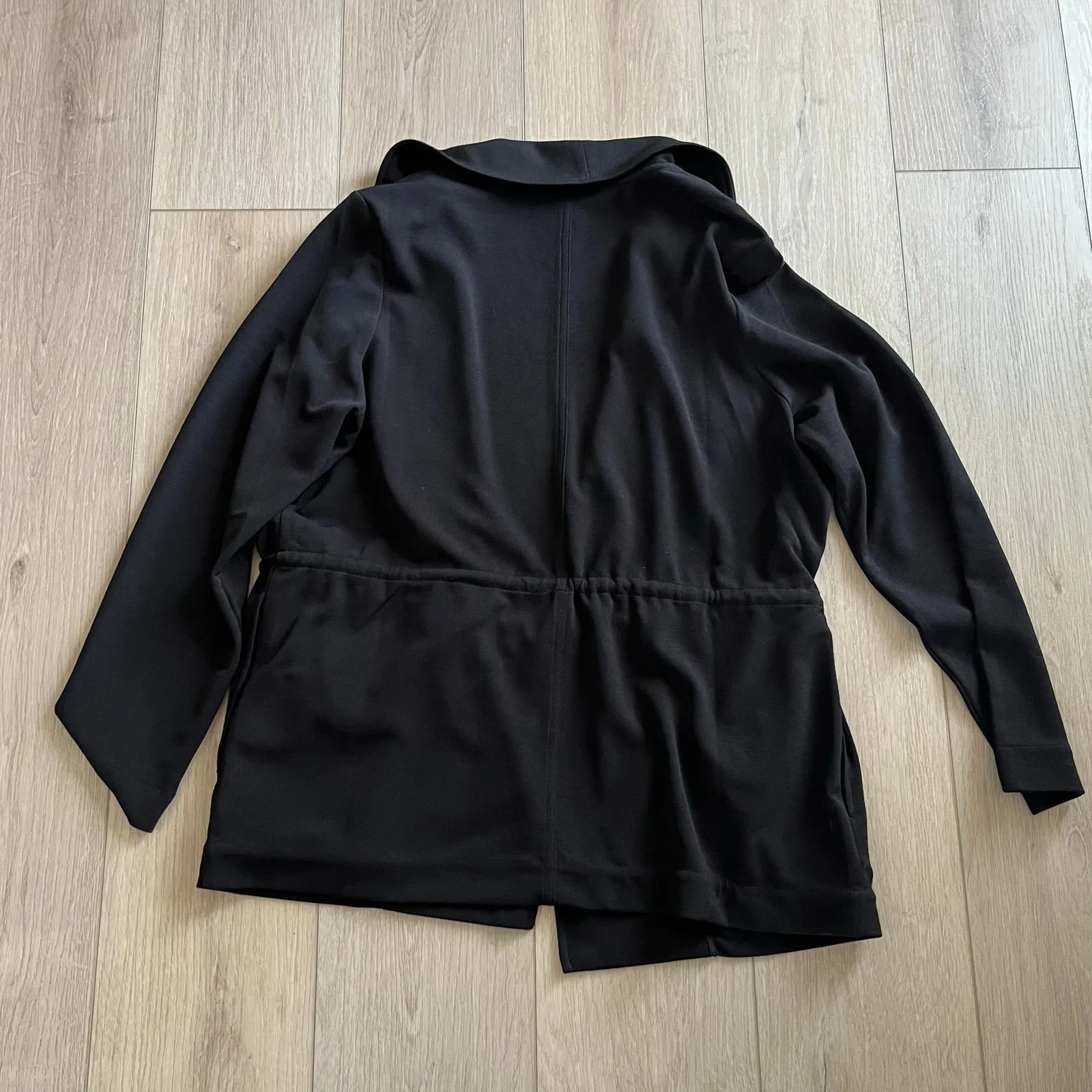 Banana Republic Women's Black Drape Front Tie Jacket/Cardigan Size Large - Image 2