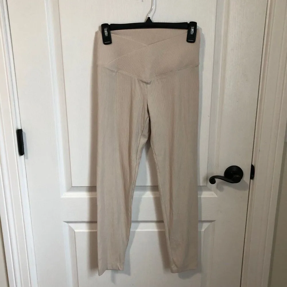 Old Navy Women's Beige Ribbed Stirrup Leggings Size Medium Casual‎ Yoga NWT - Image 3