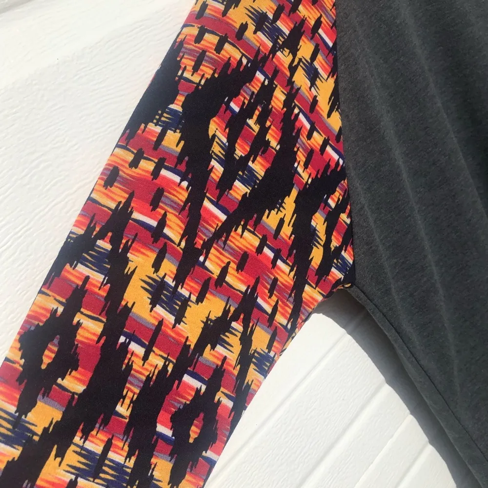 LuLaRoe Randy Stretchy Comfy Casual M Shirt Grey Graphic Sleeve - Image 3