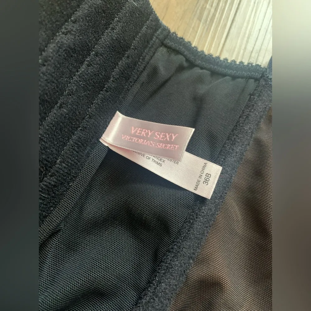 Victoria’s Secret very sexy satin lace corset - Image 7