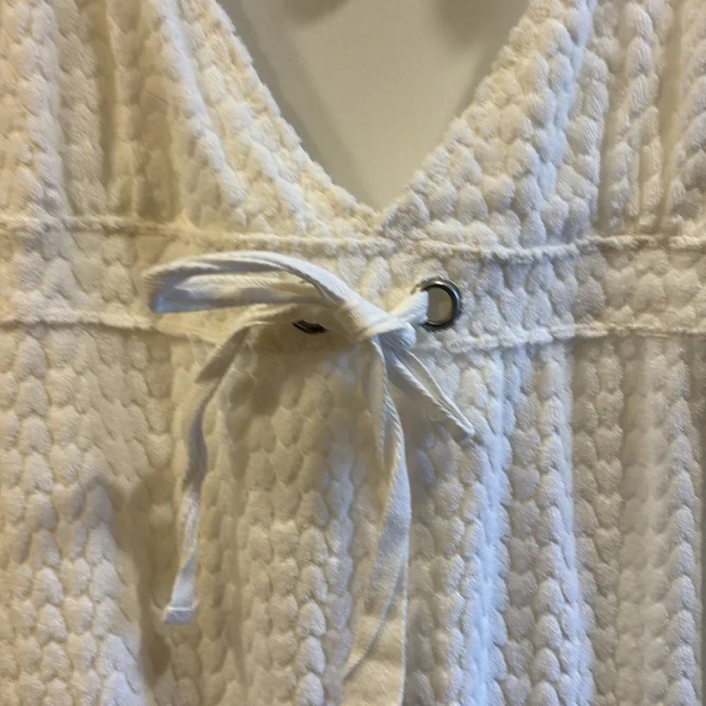 ELAN WHITE TERRY CLOTH DRESS WITH HEART DESIGN AND TOES AT NECK
SIZE SMALL - Image 2