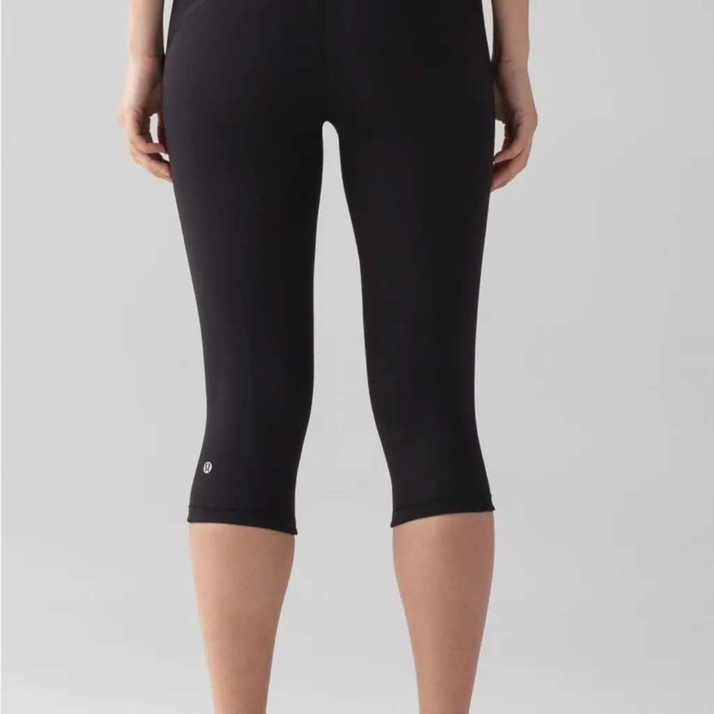 Lululemon Smooth Stride Crop black Size 4 - Image 3