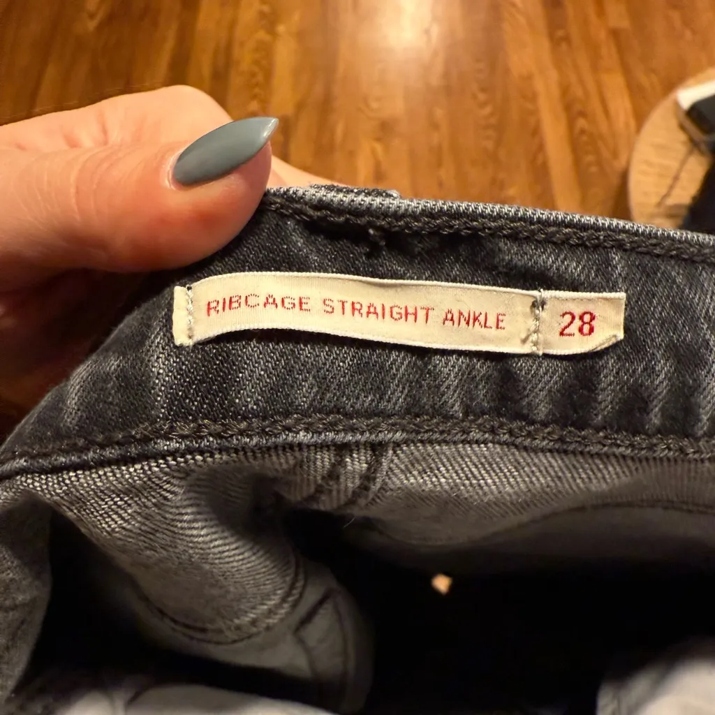 Levi's  Women's Gray Straight Leg Jeans - Image 3