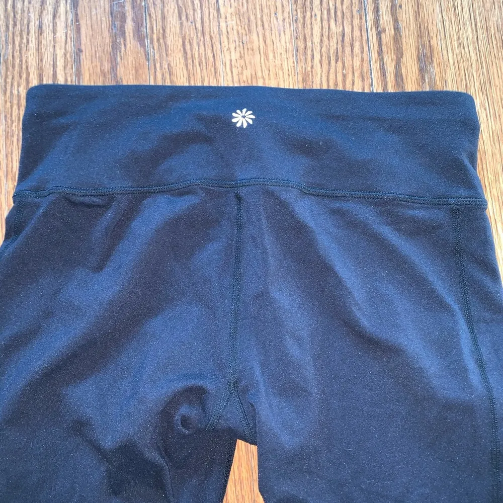 Athleta Black Crop Leggings size small tall - Image 4