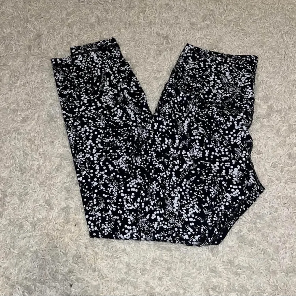 Lululemon Align Pant 25" Chirasu Black size 8 - Image 4