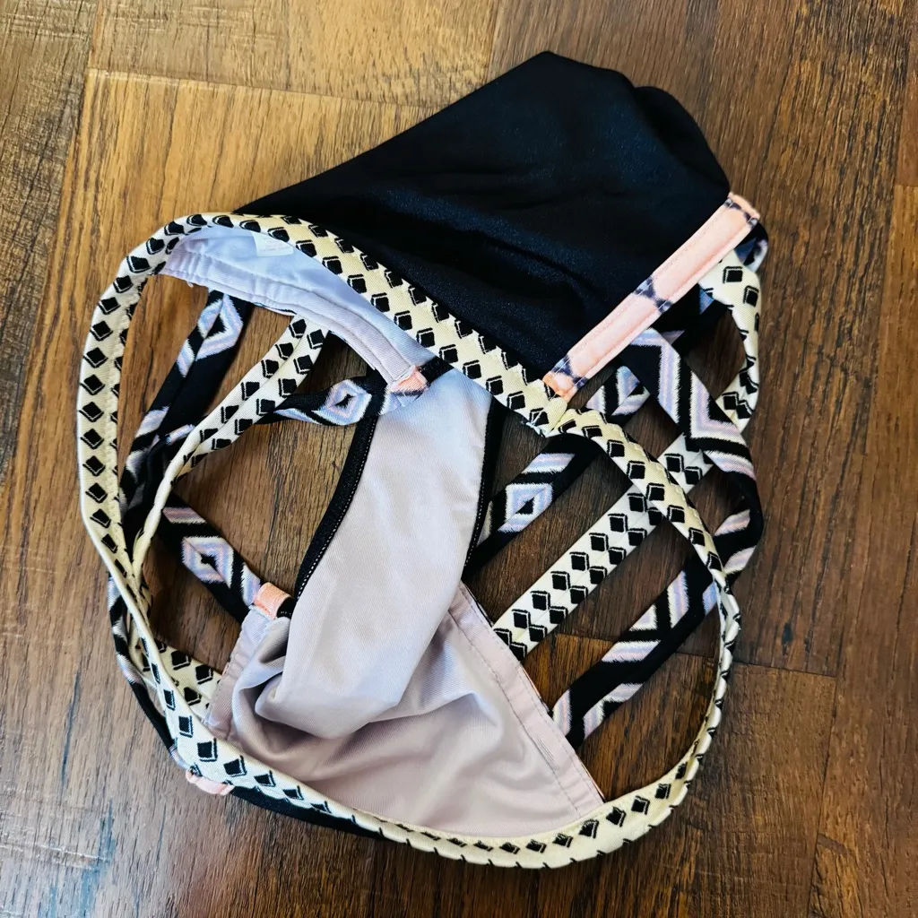 VICTORIA’S SECRET Aztec design, strappy bikini bottoms, size S/P - Image 8