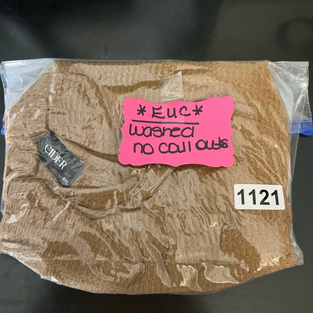 ROUND NECKLINE TEXTURED KNOTTEL.
SHORT SLEEVE TEE - Image 7