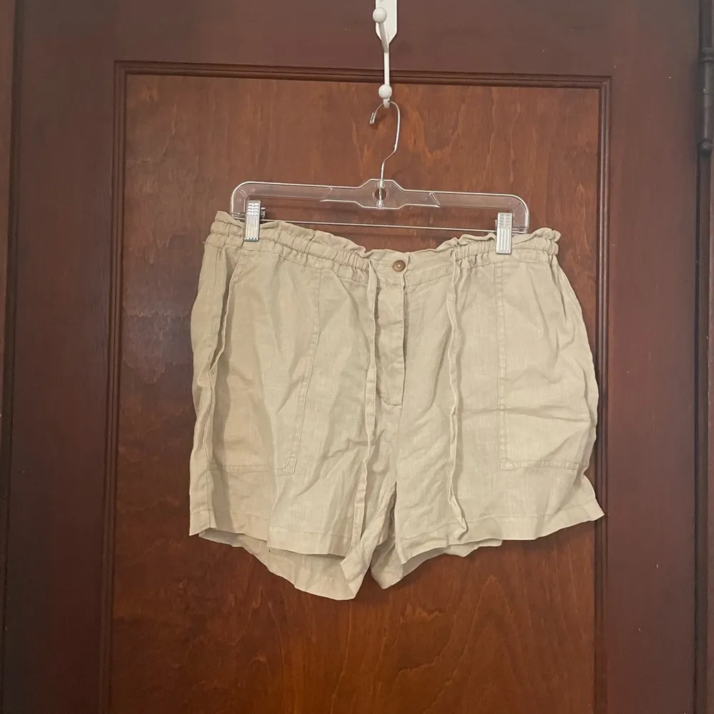Michael Stars Linen Shorts in Natural - Image 2