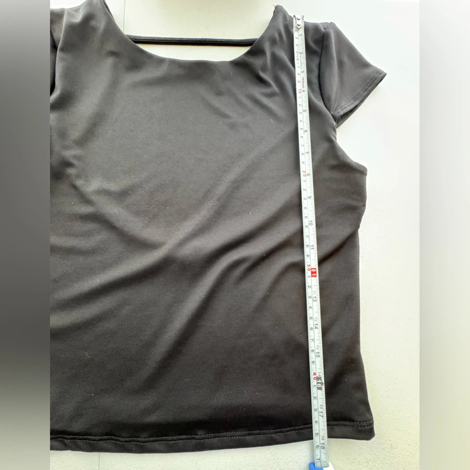 Live in the Moment Open Back Top Size Medium - Image 4