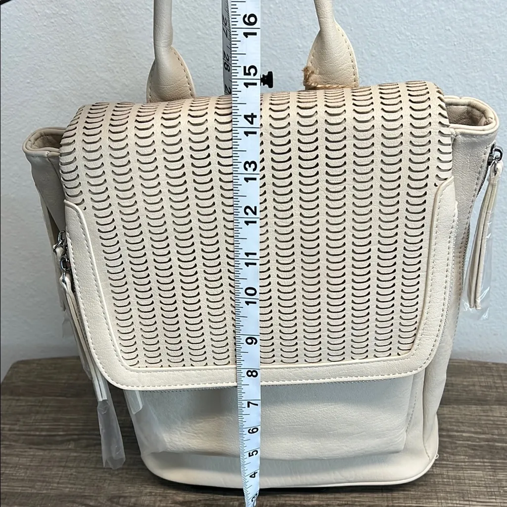 Antik Kraft | Cream Backpack - Image 11