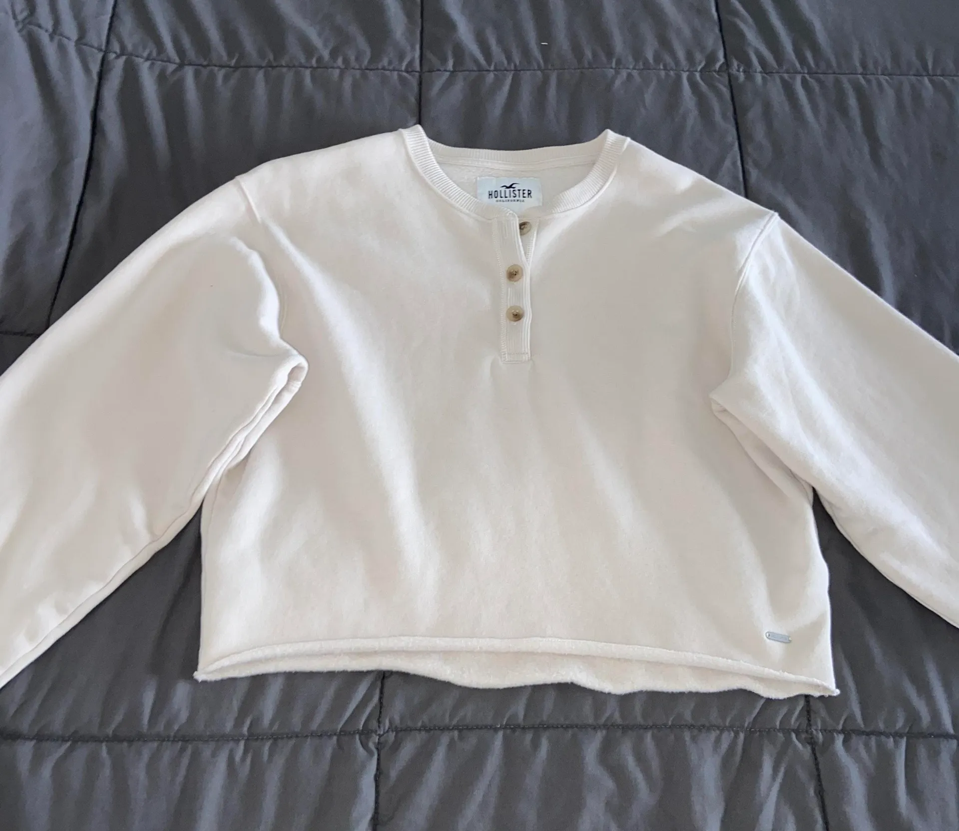 Hollister Cropped White Sweater - Image 3