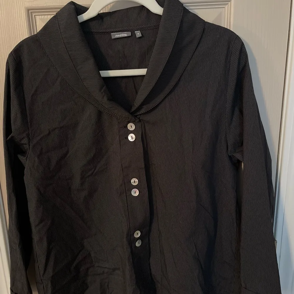 Amélline double collar pin striped lightweight shacket. Black - Image 10