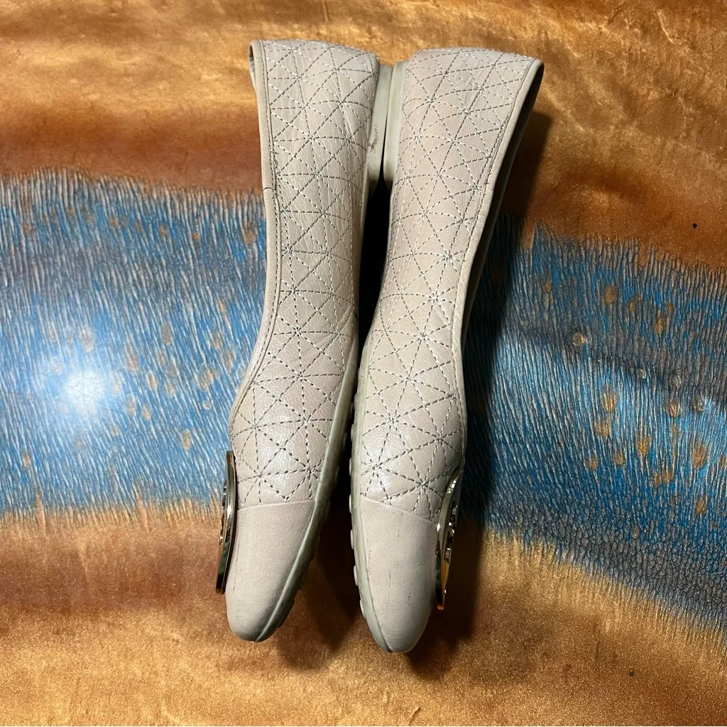 TORY BURCH Claire Quilted Ballet Flats Porcelain size 9.5 gold logo Hardwear - Image 13