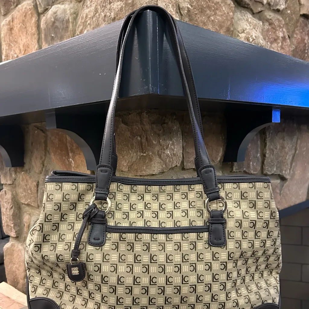 Tote Elegant Tan and Black Tote Bag Liz Claiborne CLEAN-like new - Image 3