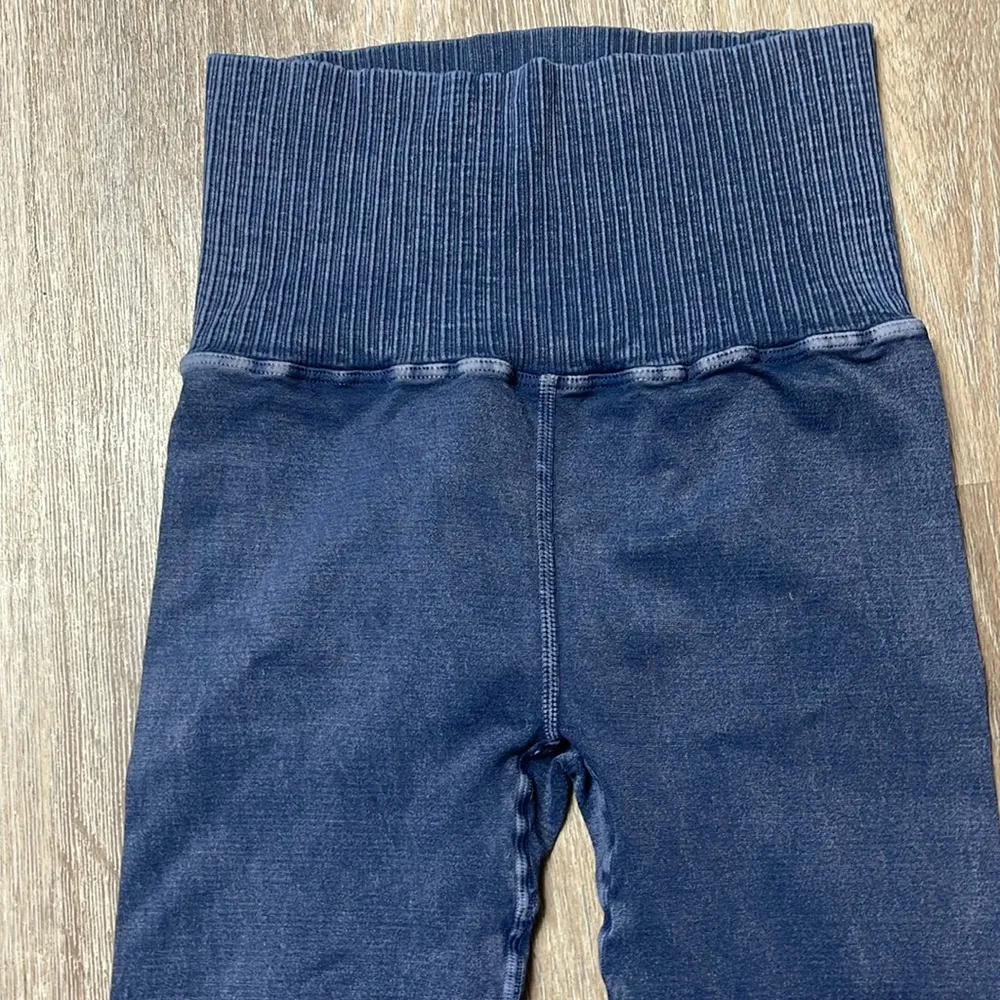 Free People Movement Good Karma Leggings in Washed Blue Size XS/S - Image 7