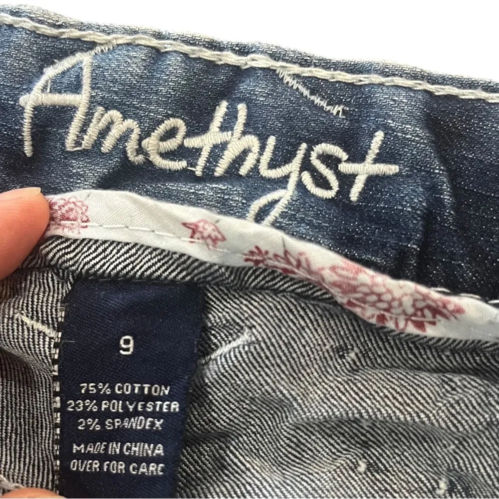 Amethyst Womens 9 Acid Wash Medium Wash Denim Capri Jeans - Image 3