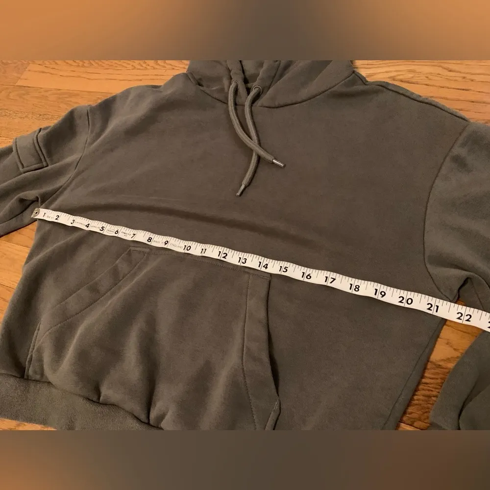 H&M olive green hoodie with pockets on the sleeves size S - Image 7