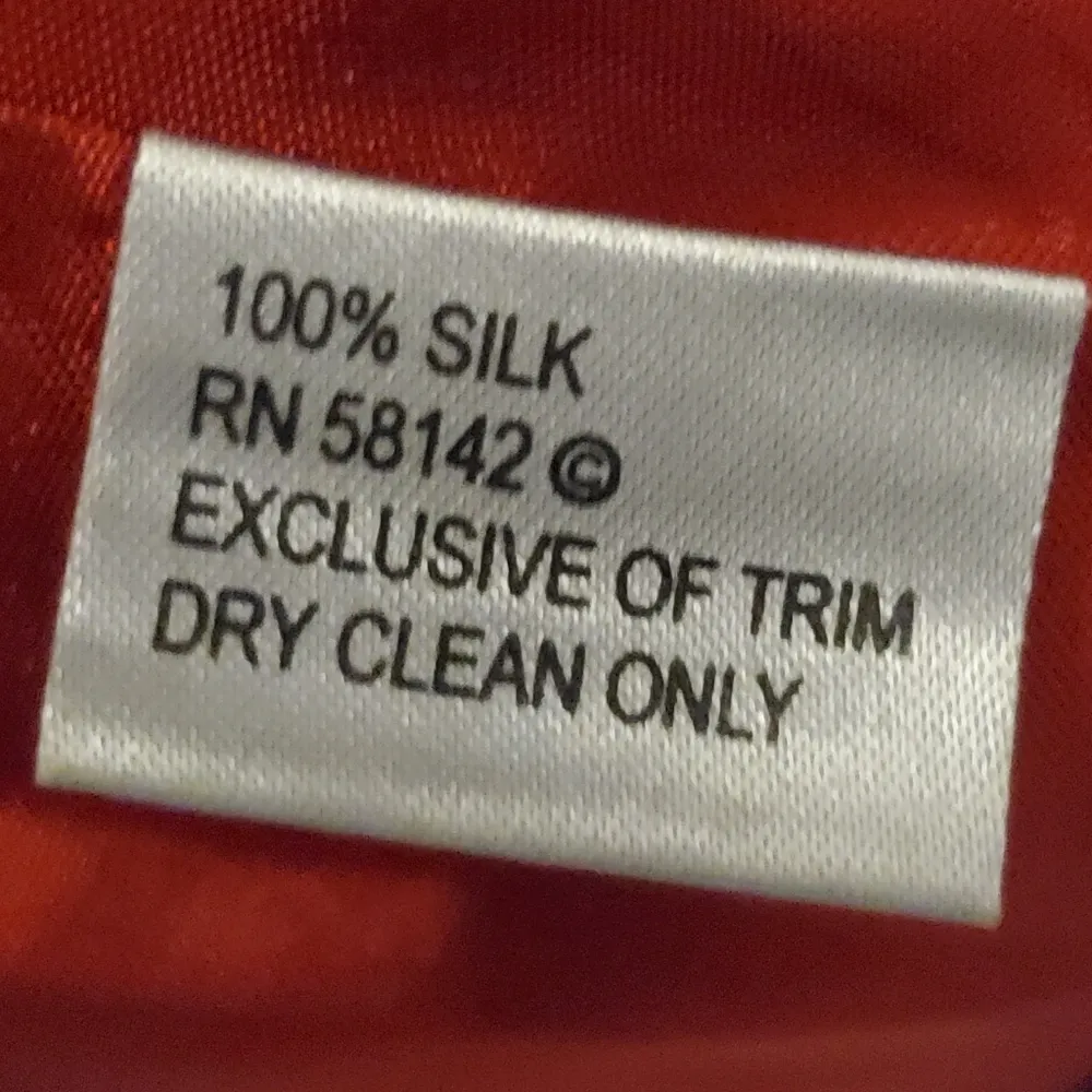 🔥SALE🔥Kelly & Diane Red Silk Embroidered Floral Skirt 4P - Image 3