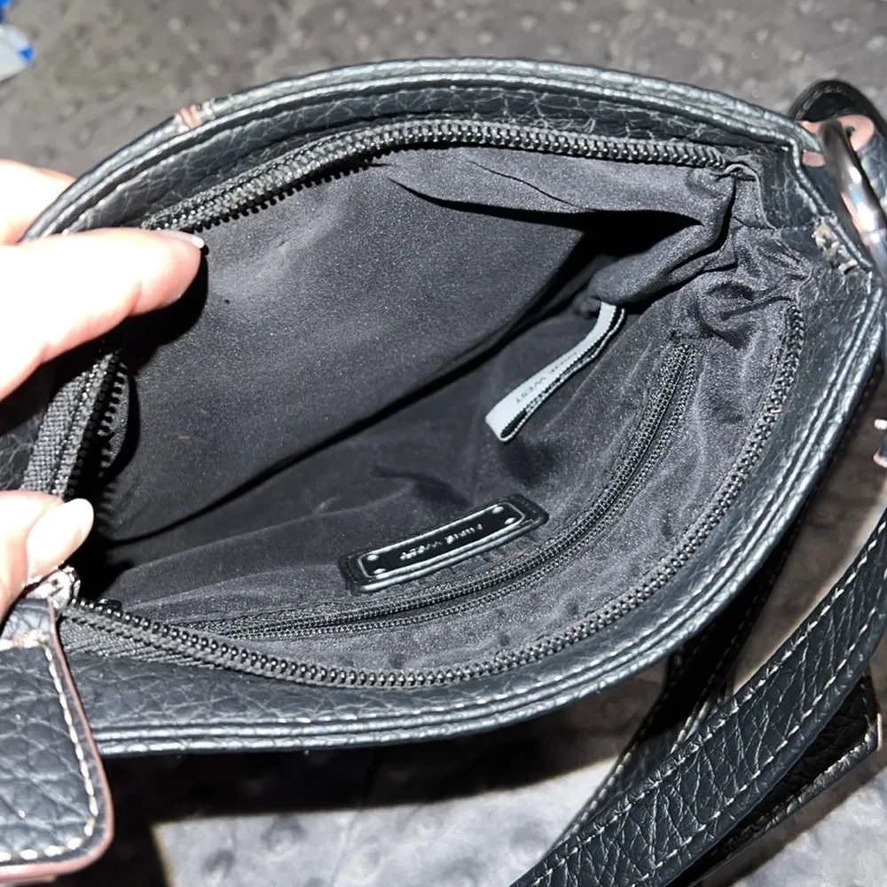 Nine West black crossbody purse with adjustable strap zip close top snap front - Image 10