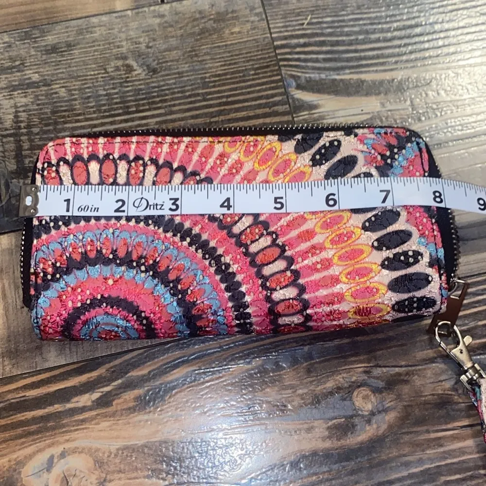 Colorburst medallion clutch wristlet wallet - Image 3