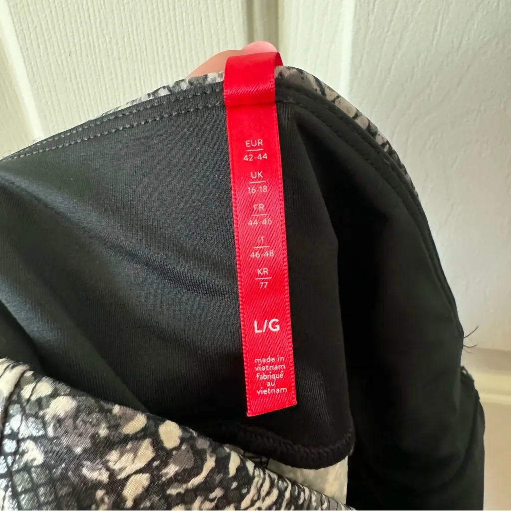 Spanx Faux Leather Snake Shine Leggings Size L Snakeskin Grey Snake 20324R - Image 7