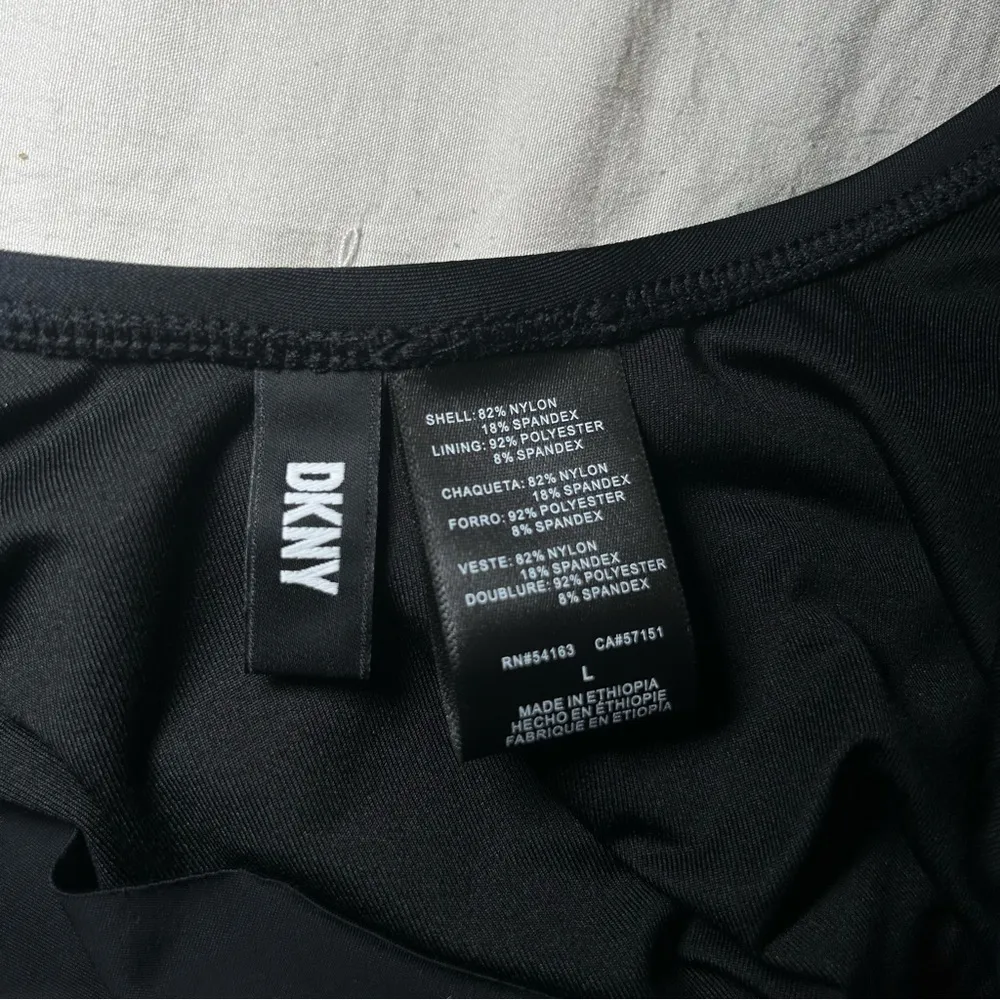 NEW DKNY black ruffle plunge neck tankini swim top women’s size large - Image 8