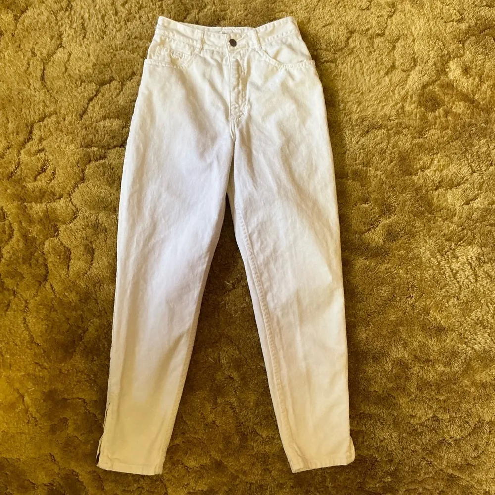 Vintage 80s GUESS High Rise Slim Leg Jeans | White Denim Ankle Zip Size 23 - Image 10