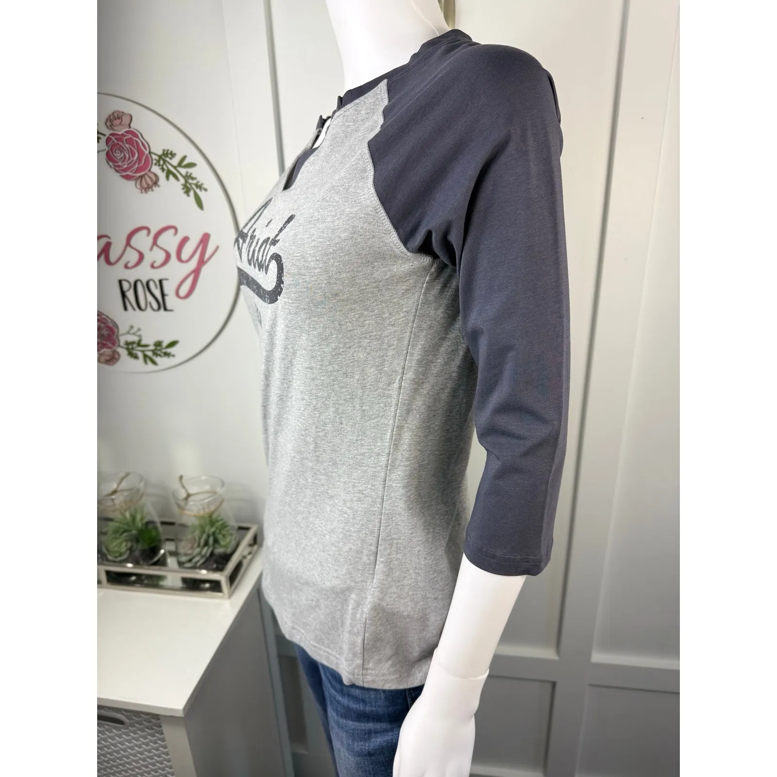 Cute NWTs Ariat Top Size S - Image 3