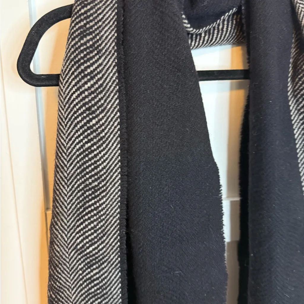 Sisley Vintage Wool Two Toned Chevron Unisex Blanket Scarf Black - Image 5