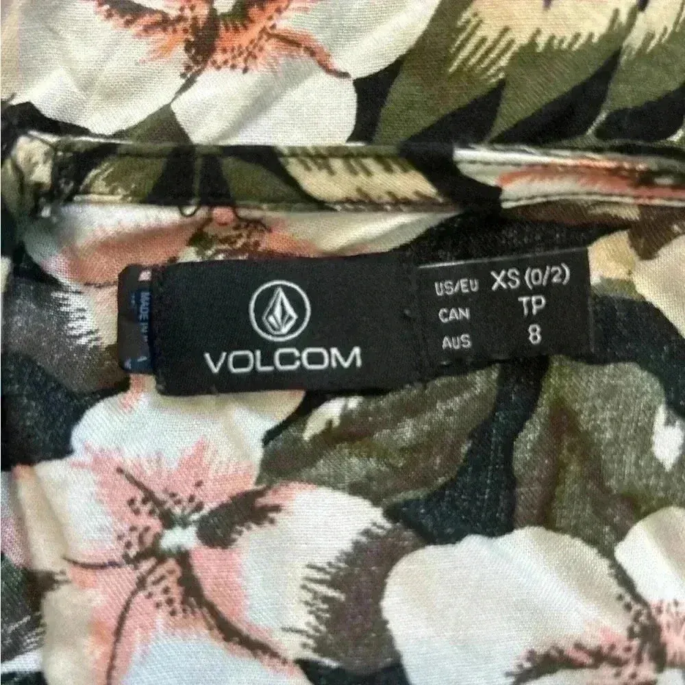 Volcom  Coco Short Sleeve Romper in size xs - Image 5