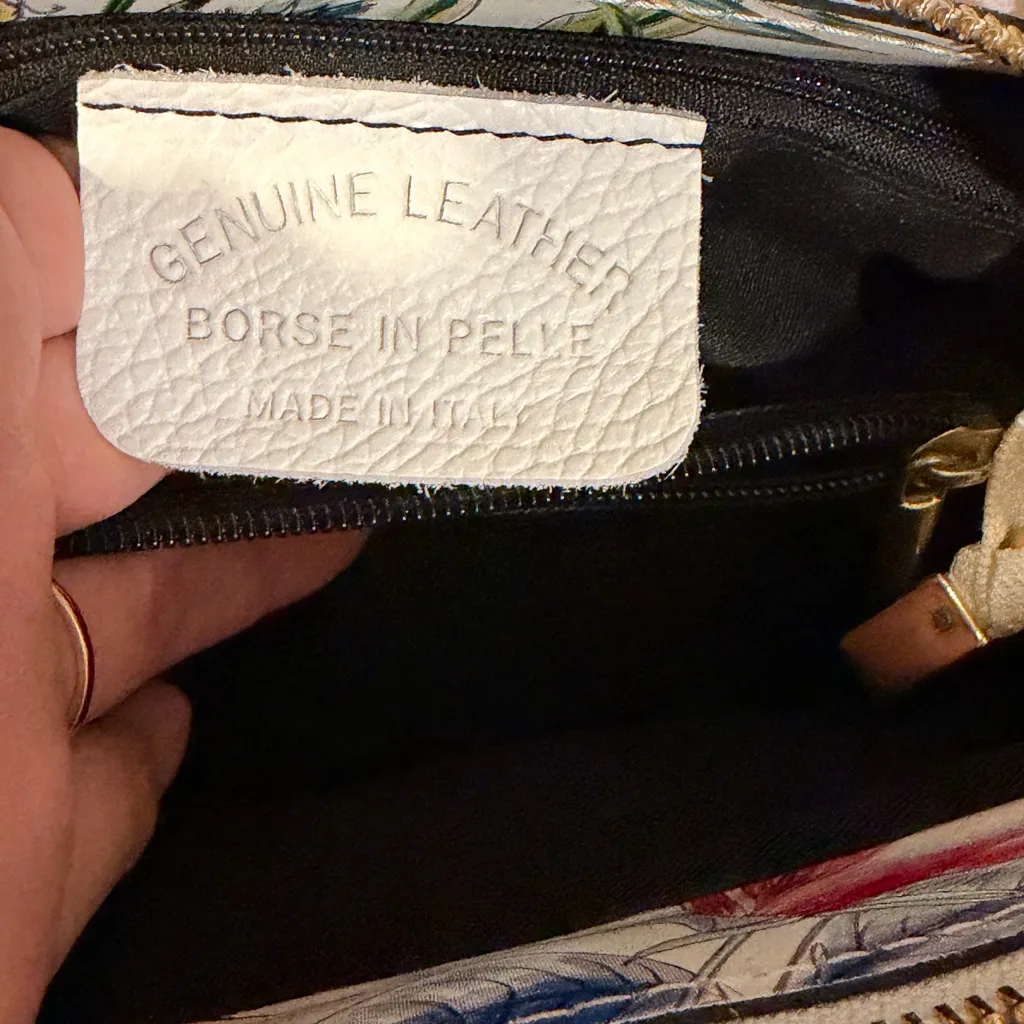 Vera Pelle White Floral Satchel - Image 10