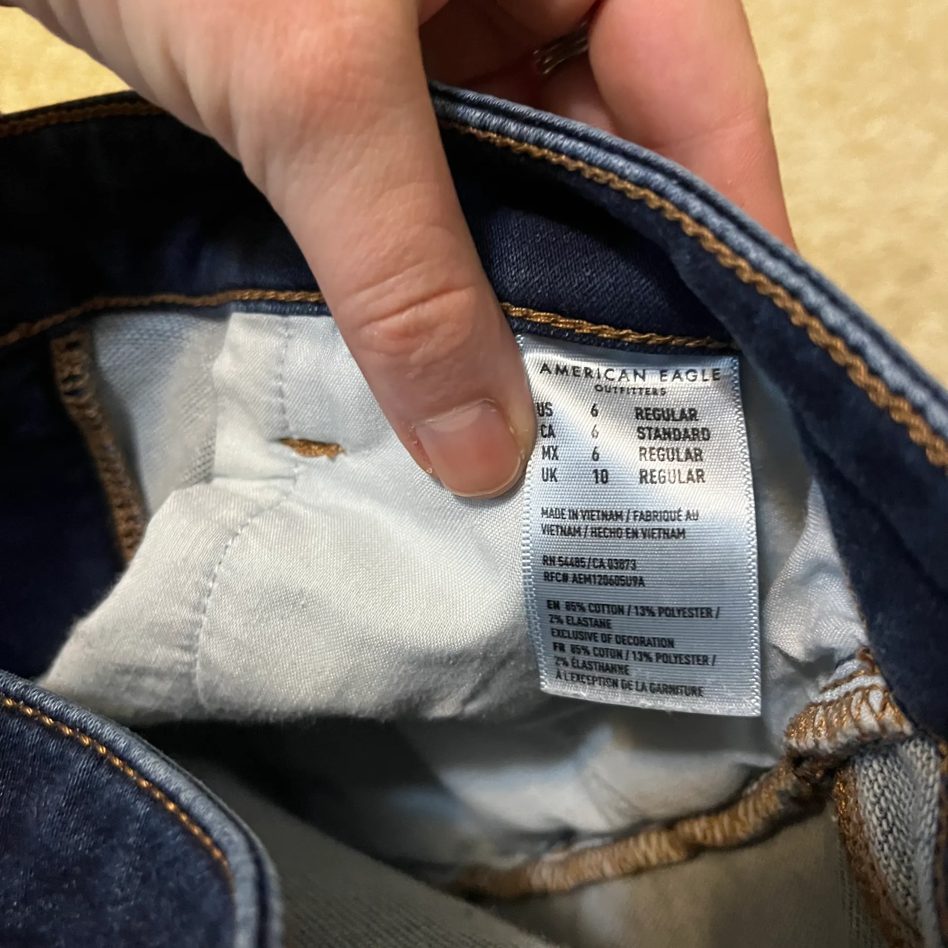 Outfitters Super hi rise distressed jeggings size 6 regular - Image 3