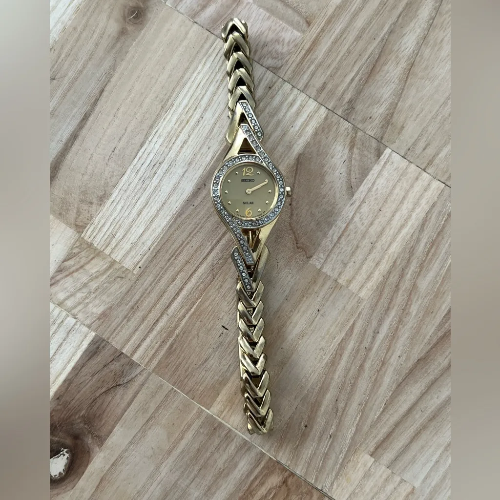 Seiko Solar Stunning Ladies Watch Gold-tone Bracelet Dial Case Crystals Galore - Image 6