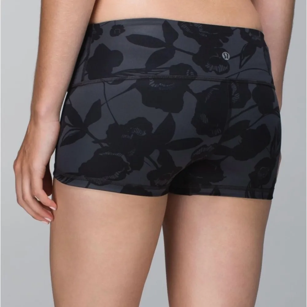 Rare! Lululemon Boogie Shorts Full-On Luxtreme Flat Inky Floral Sz 2 2014 Y2K - Image 2