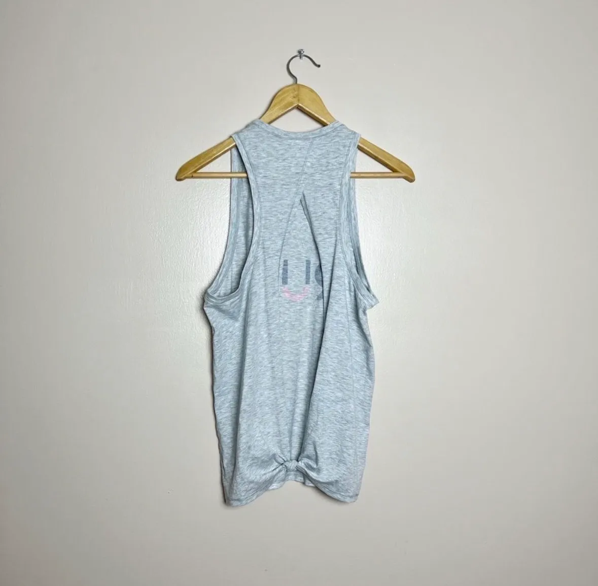 CLEARANCE! Gray Gap Fit Open Back Tank Size M EUC - Image 4